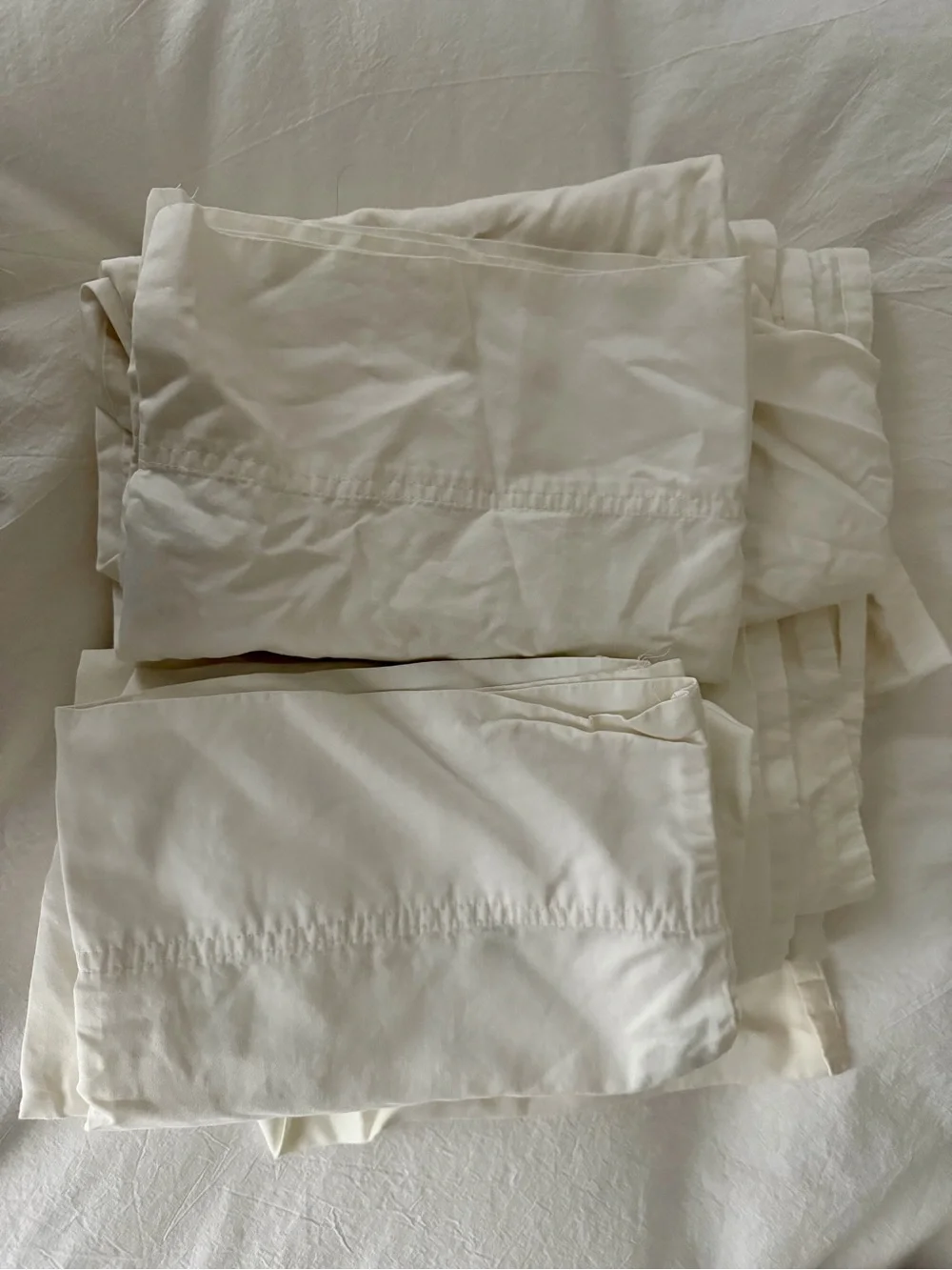 Nestwell 625 Thread Count Queen Flat Sheet + 2 Pillowcases | 100% Cotton | Ivory